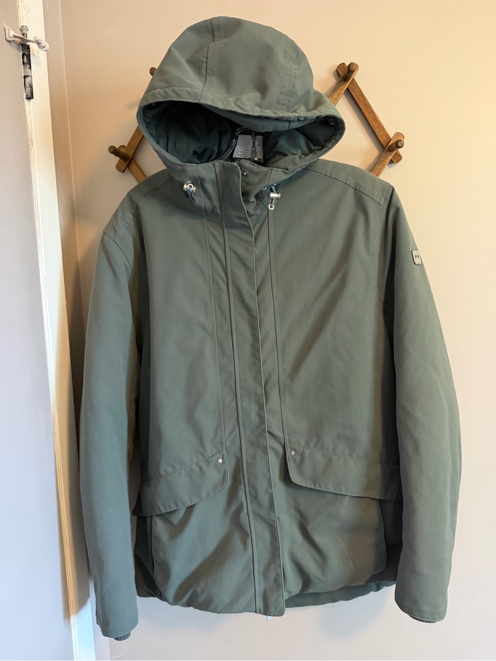 Helly Hansen Sage Green Winter Parka Jacket XL
Flaw please read